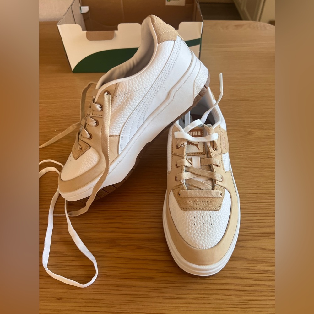 BRAND NEW PUMAS size 8 white leather tan suede gummy soles.